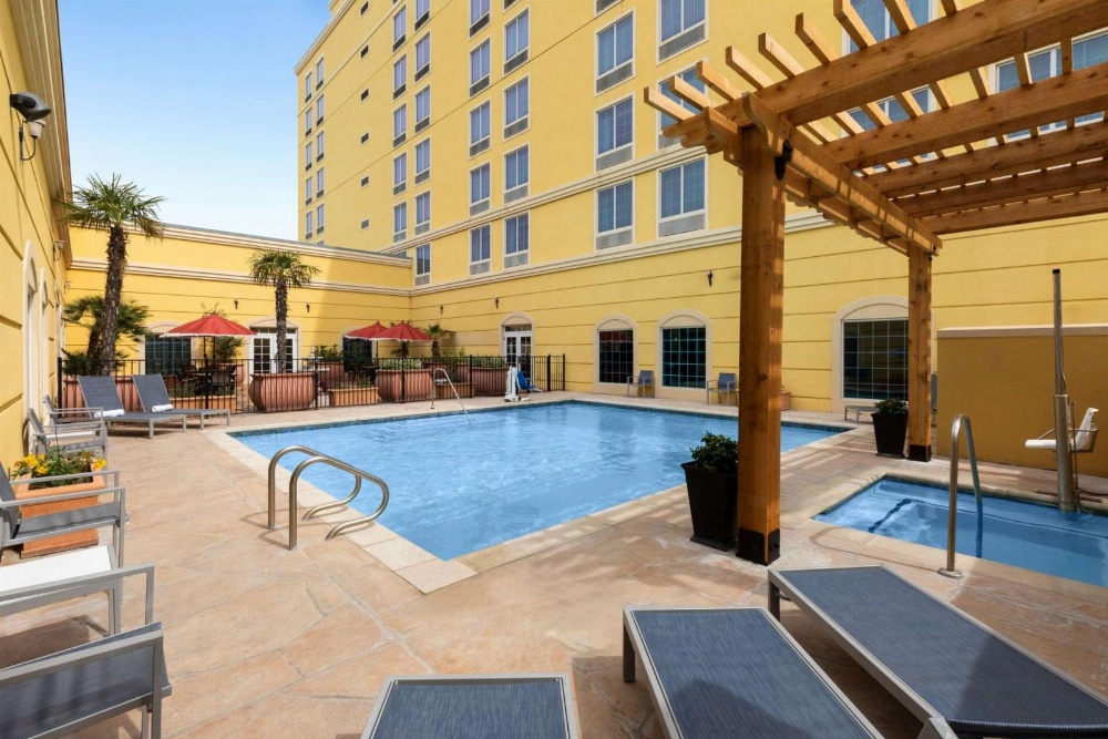 La Quinta Inn & Suites by Wyndham San Antonio Medical Center Main image